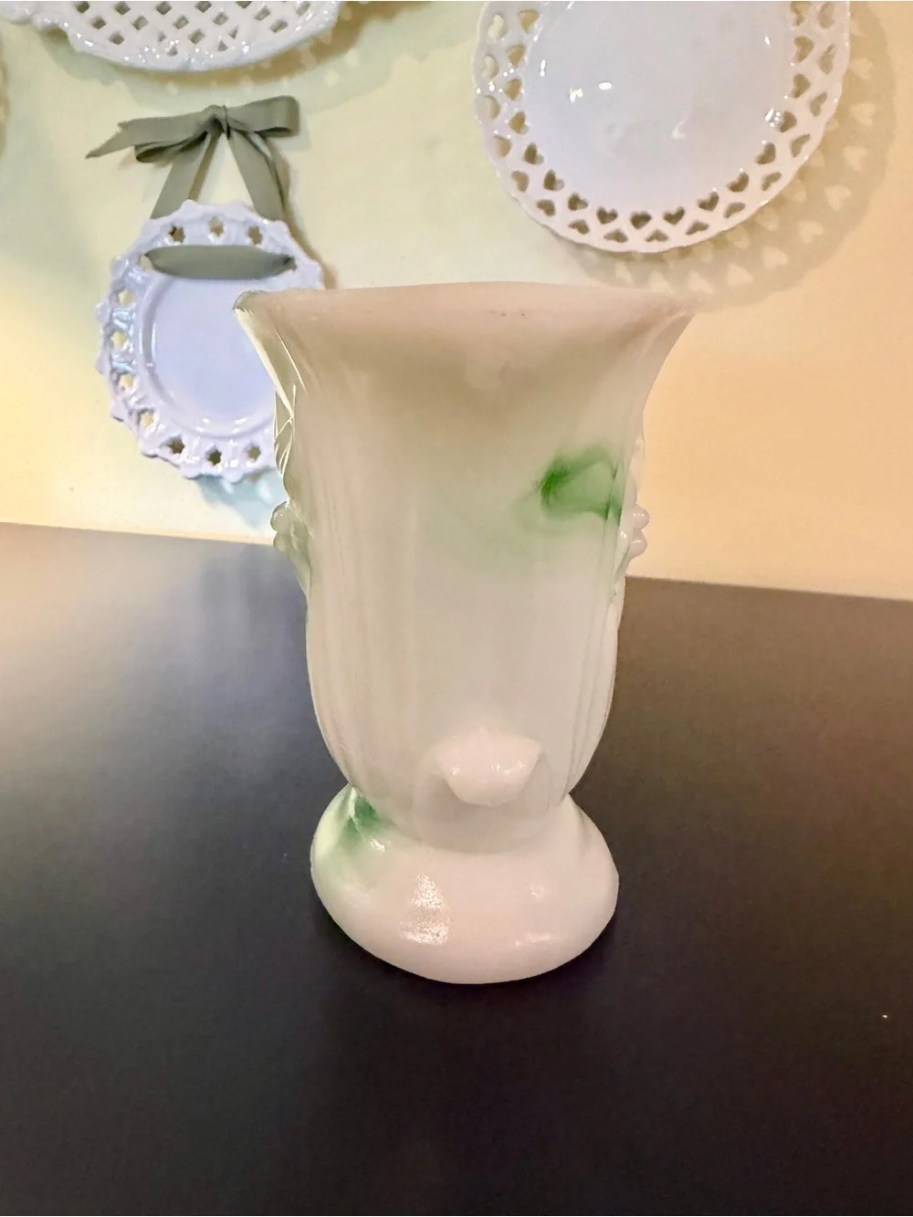 VINTAGE GREEN SLAG GLASS VASE, 1930’S-1940’S.
